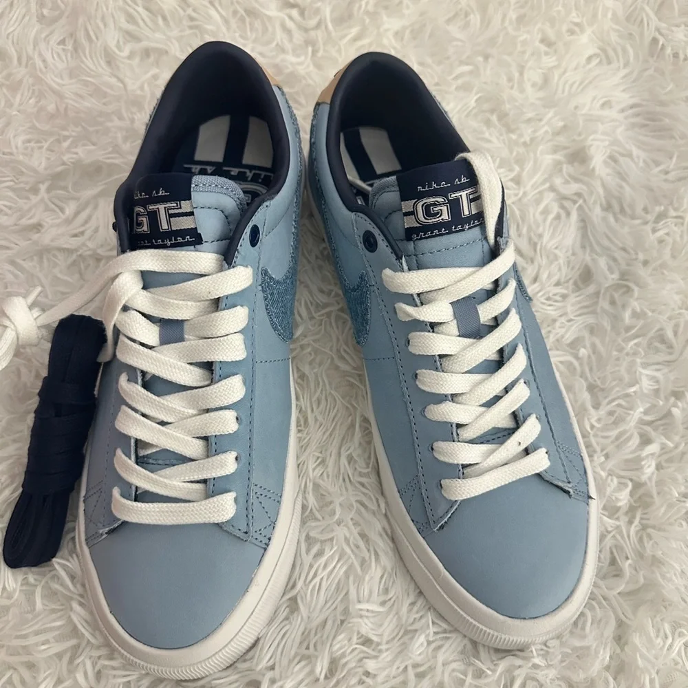 Nike Zoom Blazer Low Pro GT PRM in White/ Navy Size 7 in men’s 8.5 in women’s